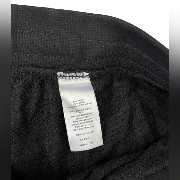 Talbots Dresses & Skirts - Talbots black stretchy comfy skirt (no under shorts) PL